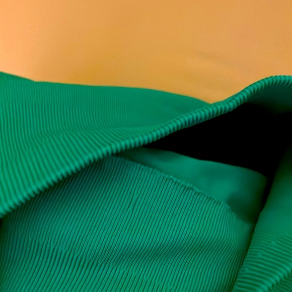 Lululemon Teal Crops Size 2 - Picture 4 of 4